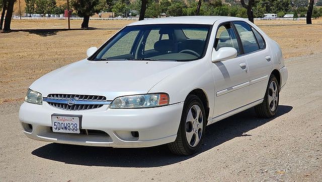 2001 Nissan Altima GXE image 4