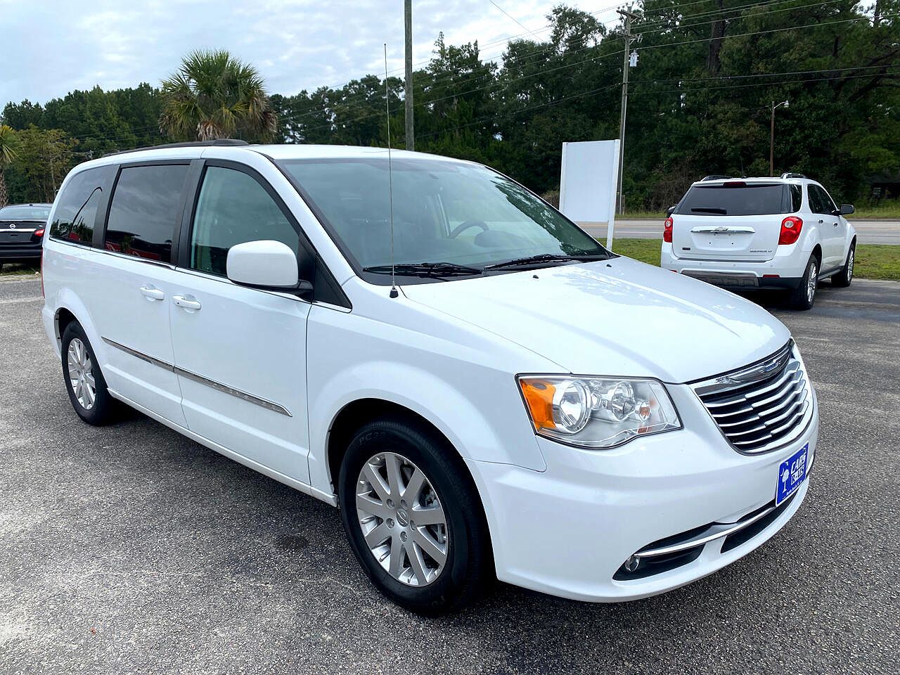 2015 Chrysler Town & Country Touring image 2