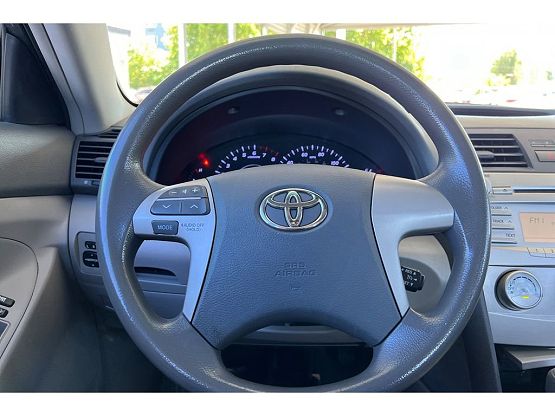 2011 Toyota Camry LE photo 9