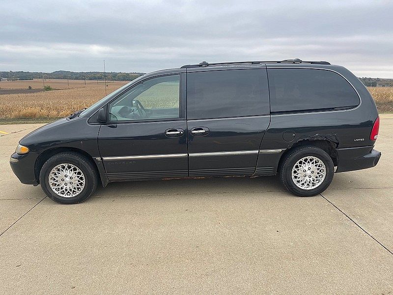 2000 Chrysler Town & Country Limited Edition image 1