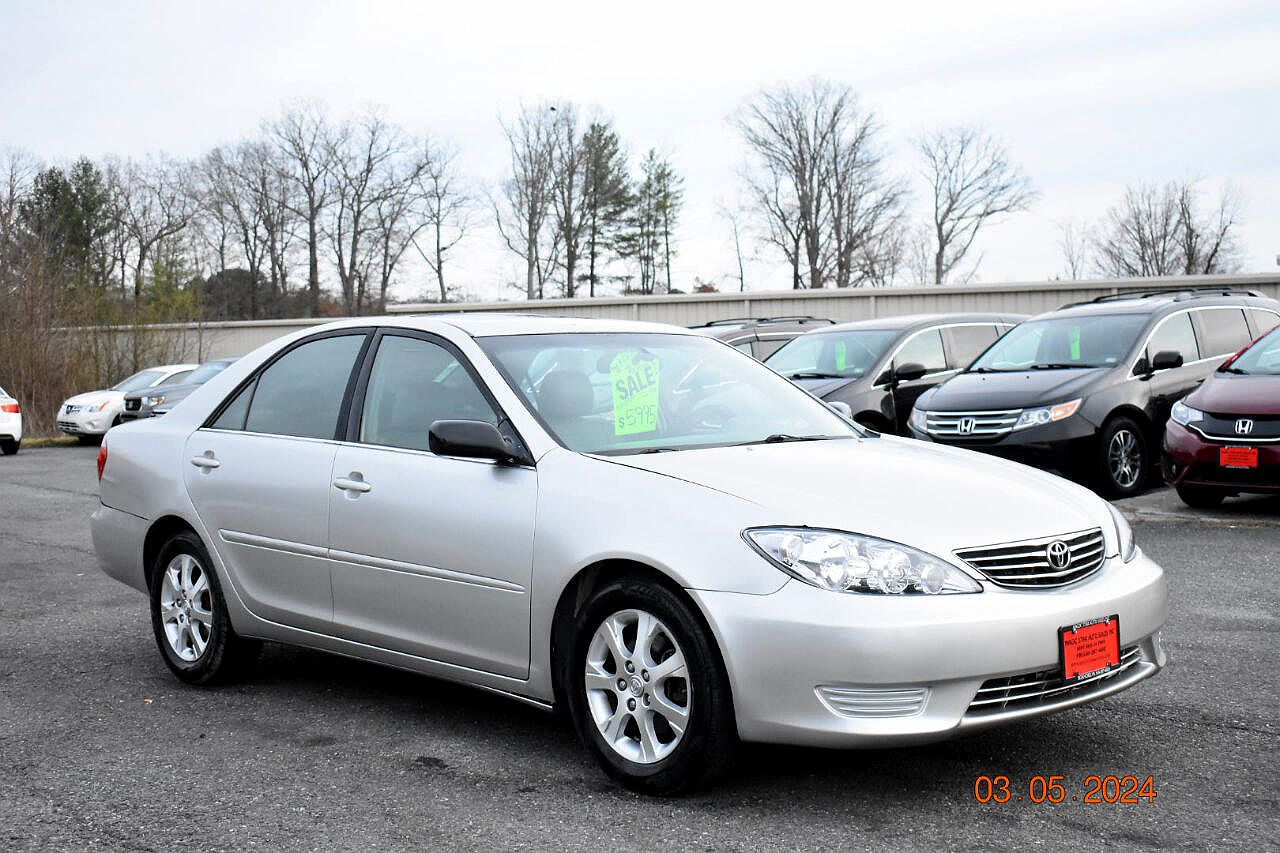 2005 Toyota Camry XLE image 15