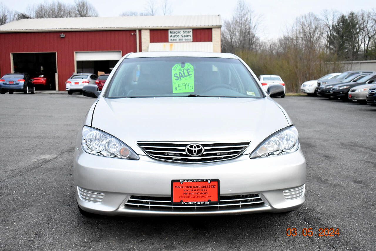 2005 Toyota Camry XLE image 17