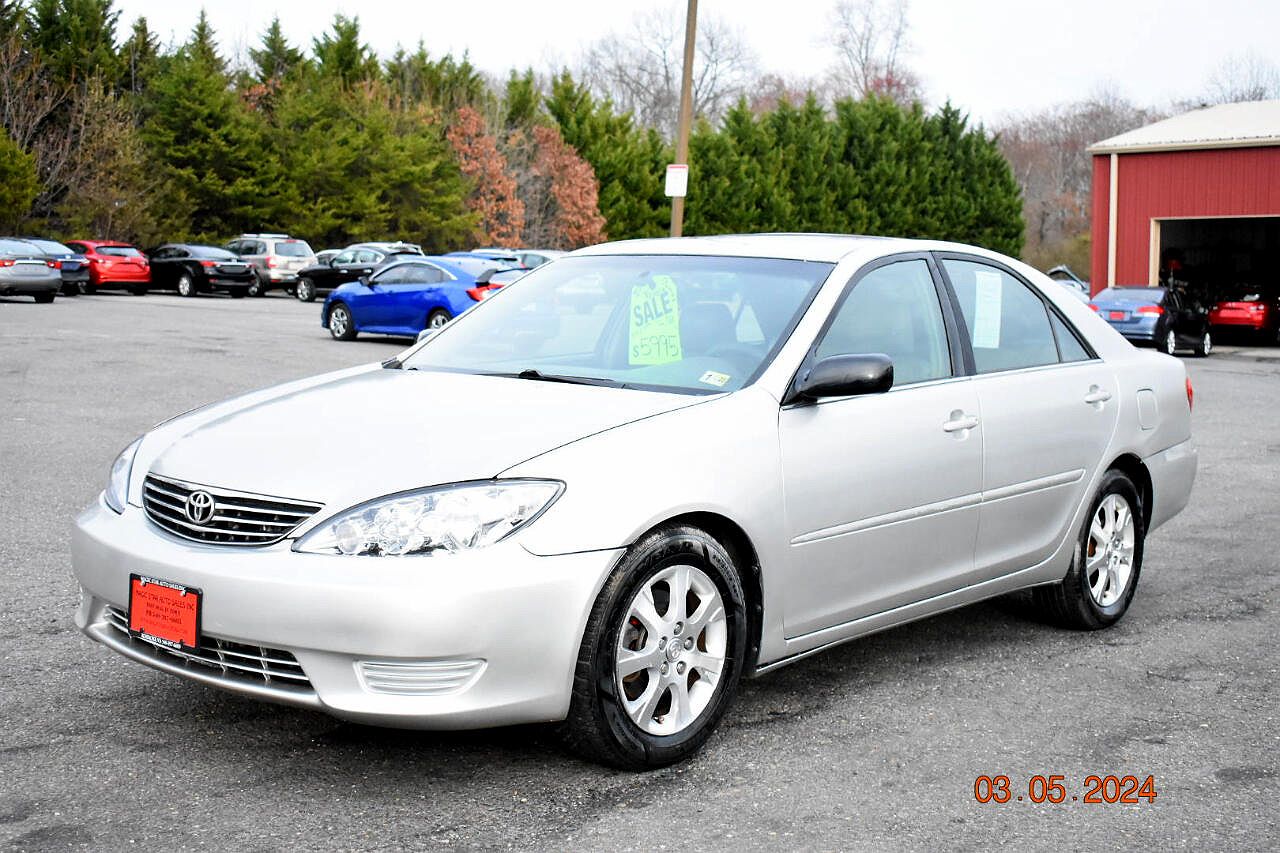 2005 Toyota Camry XLE image 1