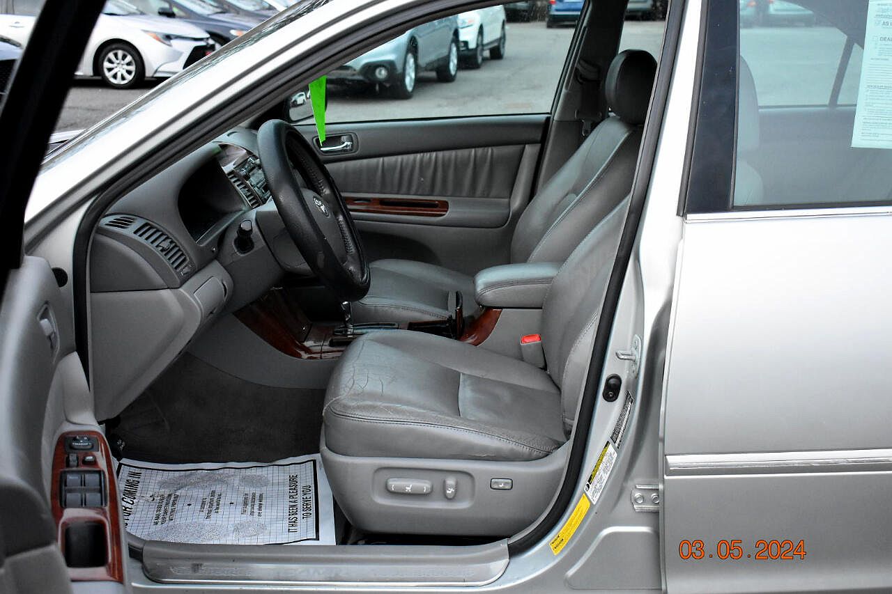 2005 Toyota Camry XLE image 19