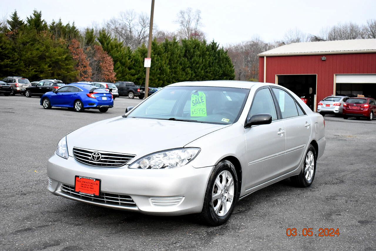 2005 Toyota Camry XLE image 2