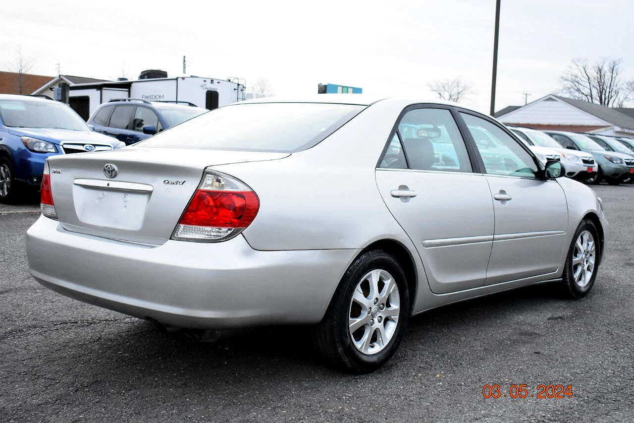 2005 Toyota Camry XLE image 34