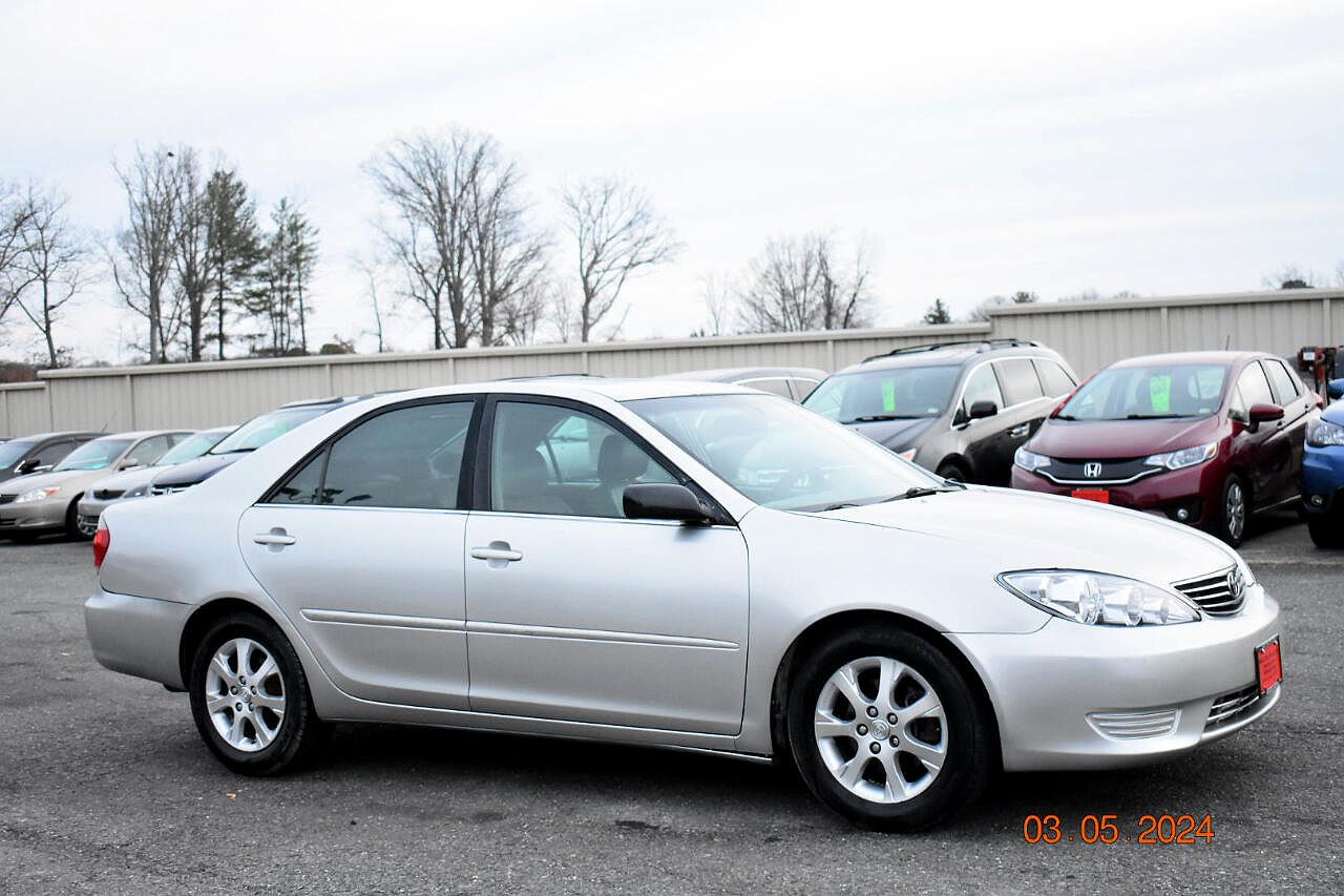2005 Toyota Camry XLE image 37