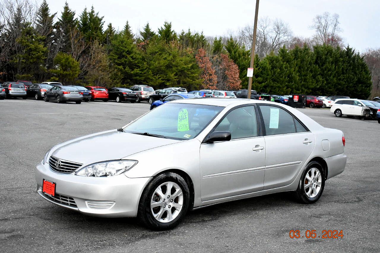 2005 Toyota Camry XLE image 3