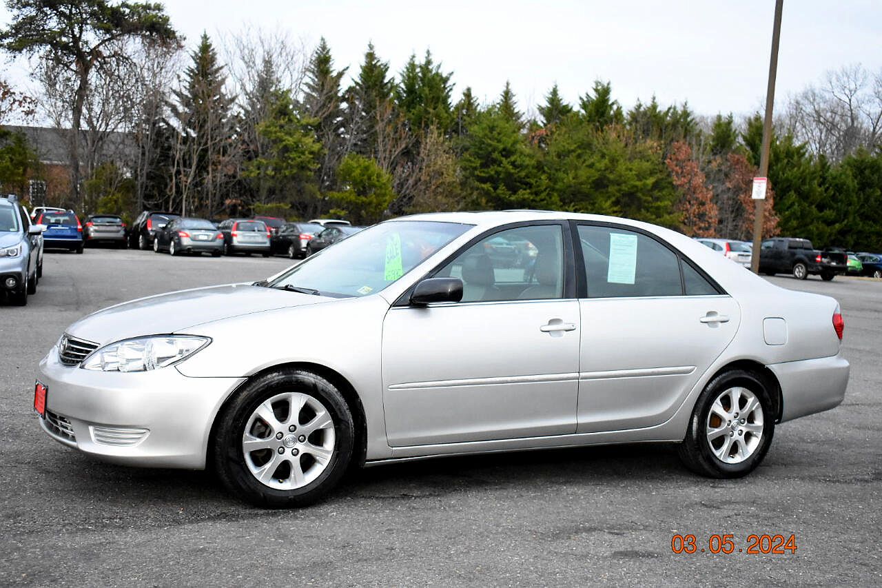 2005 Toyota Camry XLE image 4