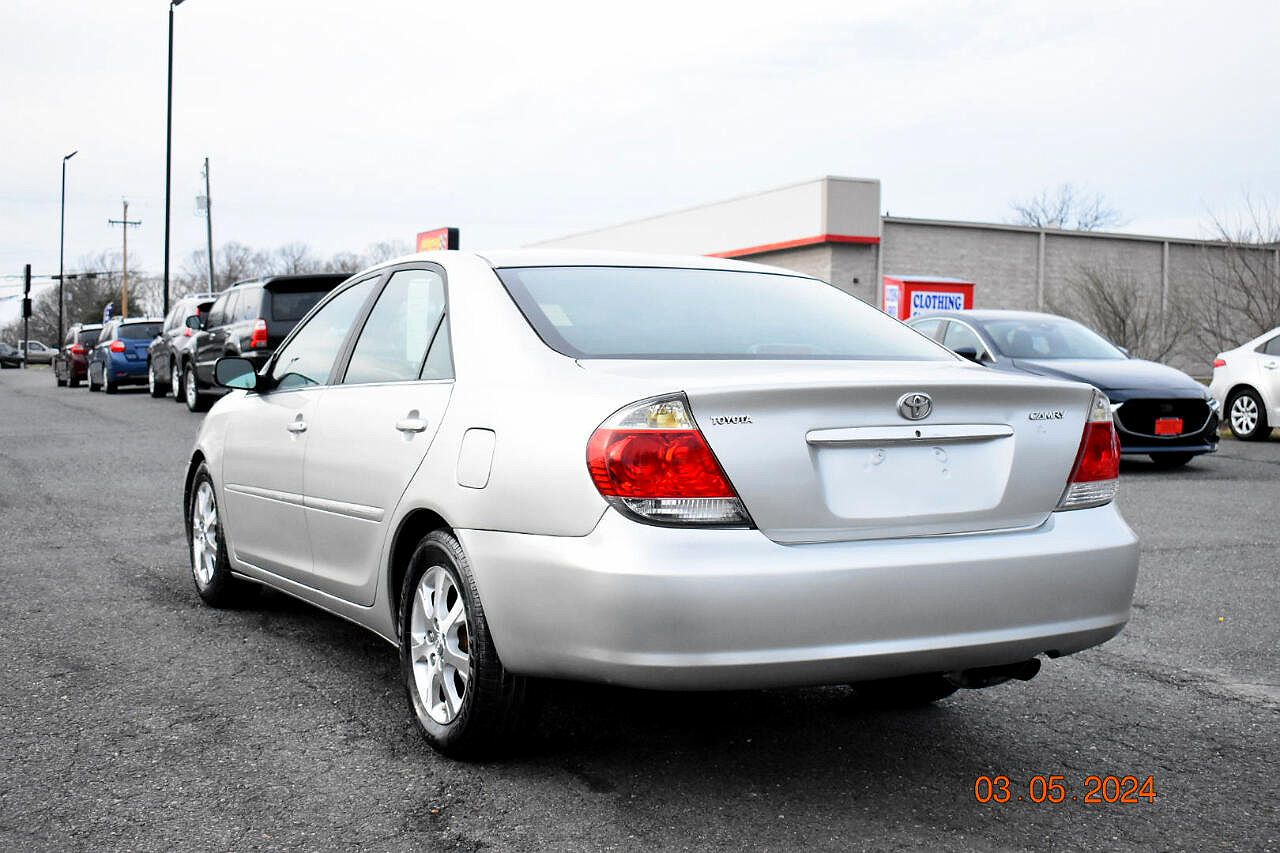 2005 Toyota Camry XLE image 7