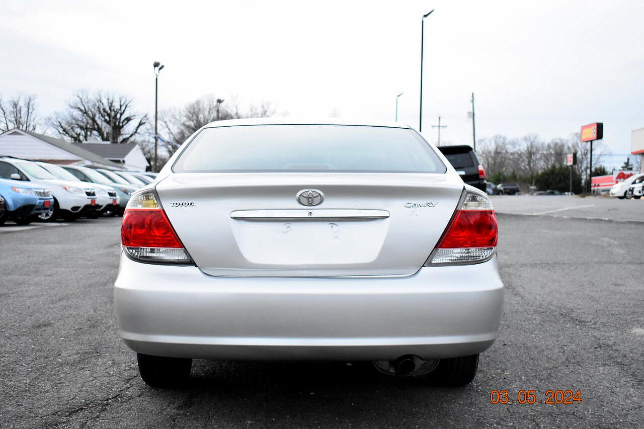 2005 Toyota Camry XLE image 8