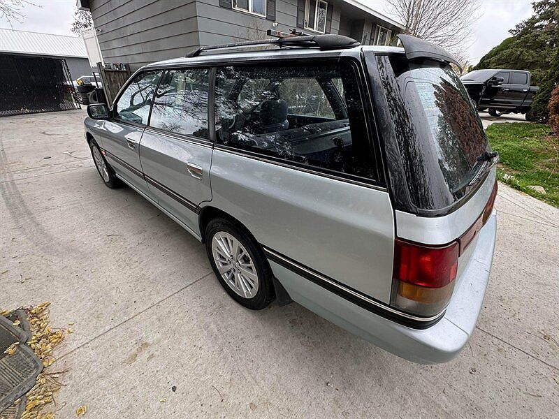 1994 Subaru Legacy L image 2