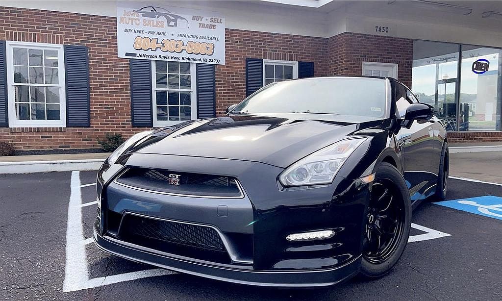 2015 Nissan GT-R Track Edition image 0