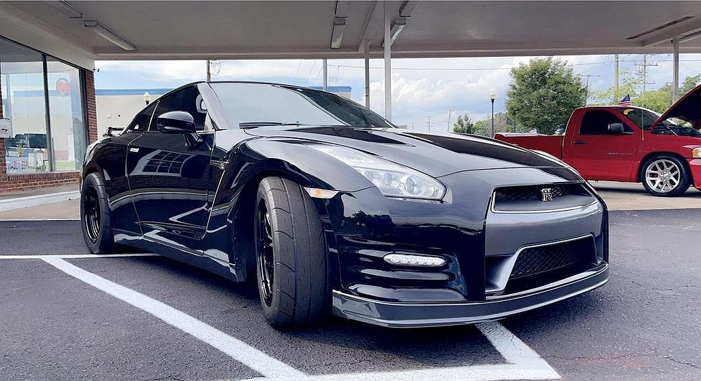 2015 Nissan GT-R Track Edition image 2