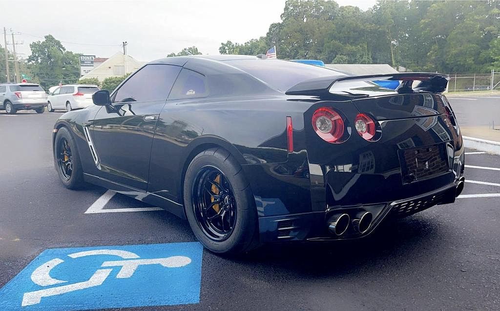 2015 Nissan GT-R Track Edition image 6