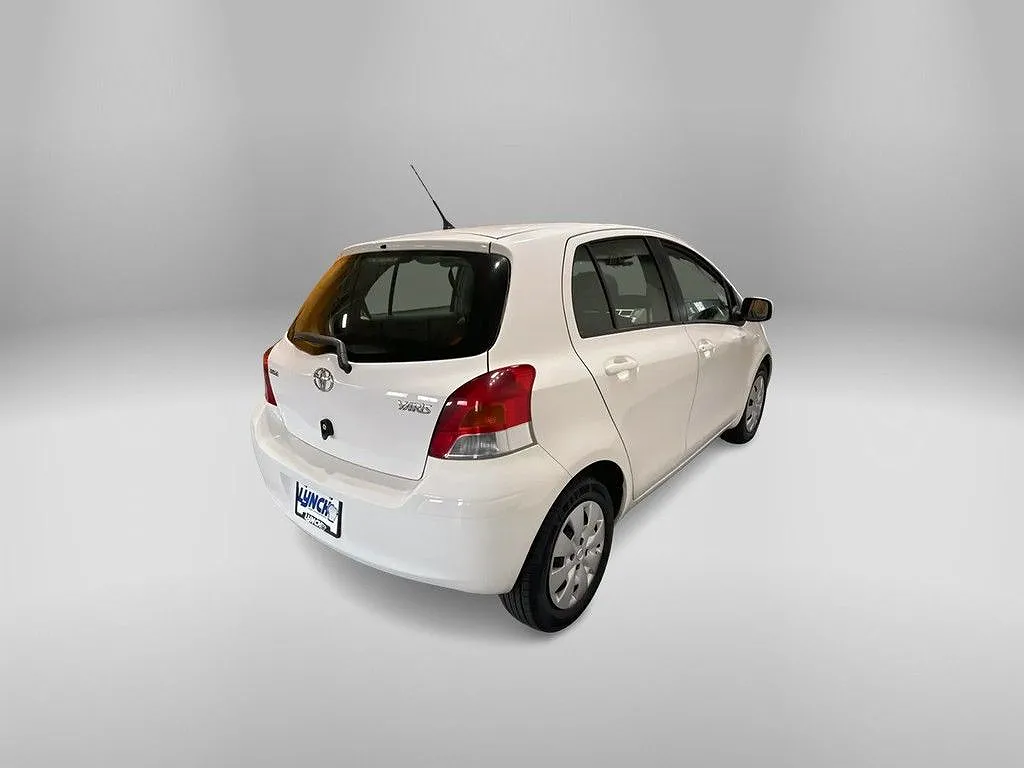 2009 Toyota Yaris Base image 4