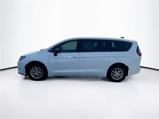 2025 Chrysler Voyager