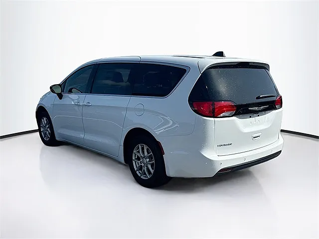 2025 Chrysler Voyager