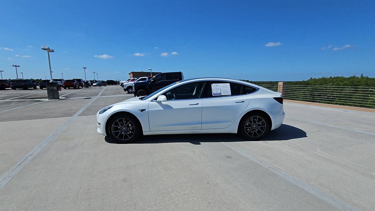 2020 Tesla Model 3 Long Range image 16