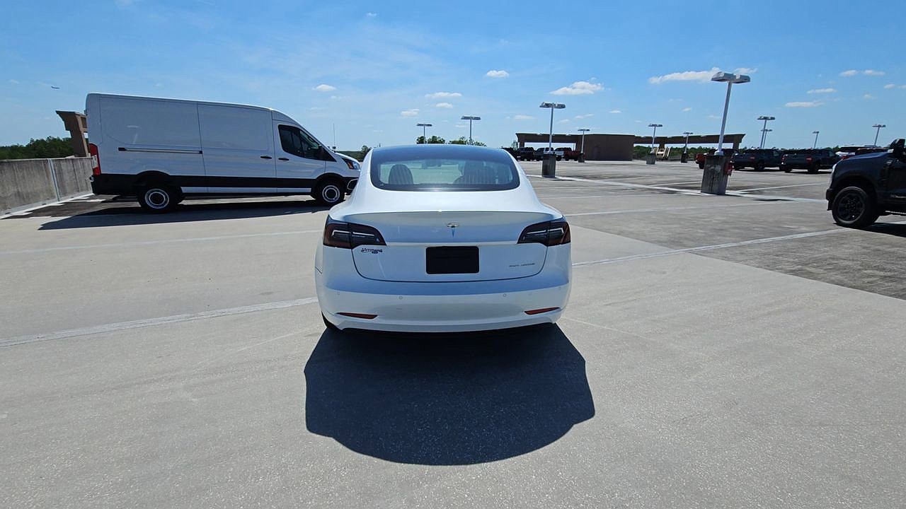 2020 Tesla Model 3 Long Range image 24