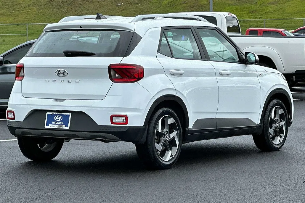 2021 Hyundai Venue SEL image 3