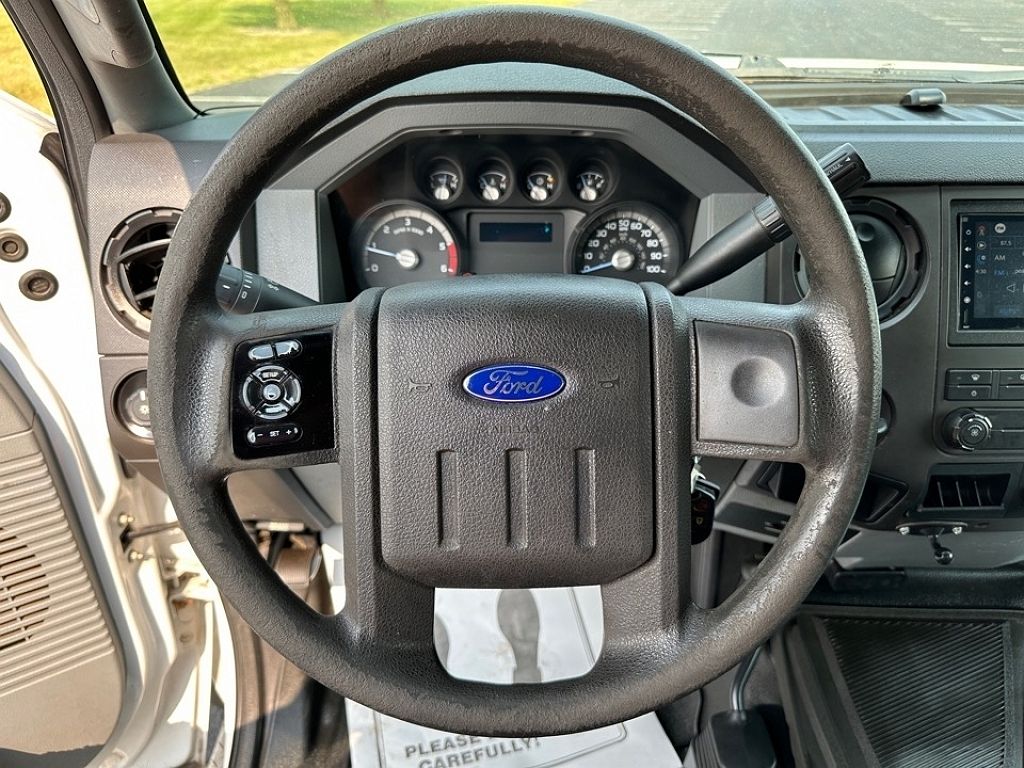 2014 Ford F-550 null image 12