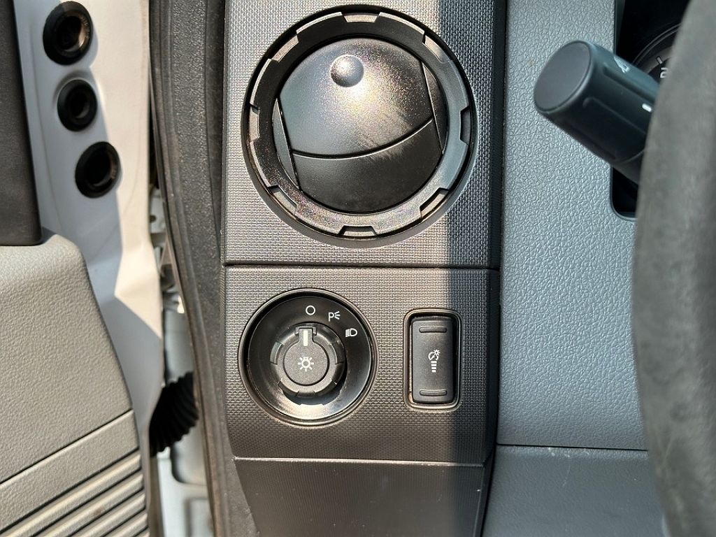 2014 Ford F-550 null image 22