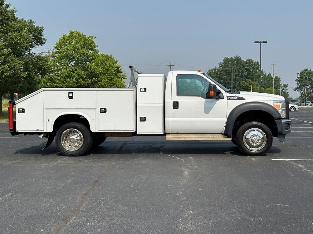 2014 Ford F-550 null image 8