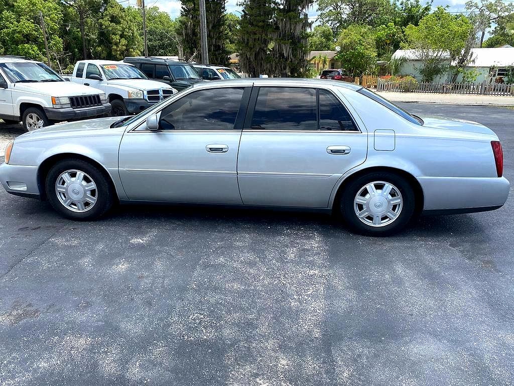 2004 Cadillac DeVille null image 2