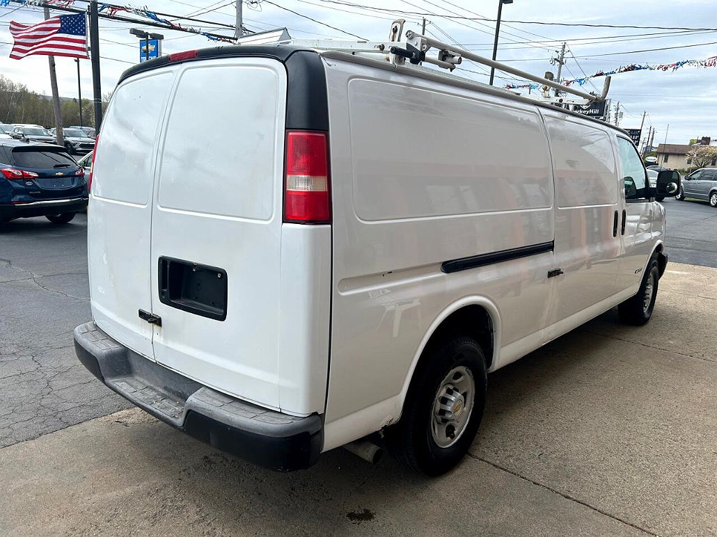 2005 Chevrolet Express 2500 image 4