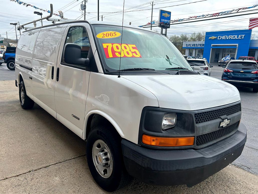 2005 Chevrolet Express 2500 image 5