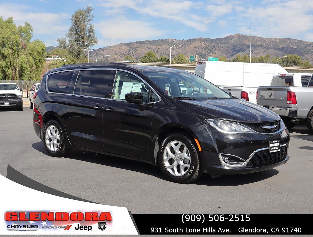 2020 Chrysler Pacifica Touring image 0