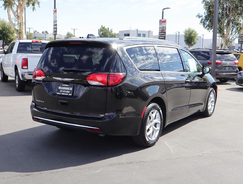 2020 Chrysler Pacifica Touring image 1