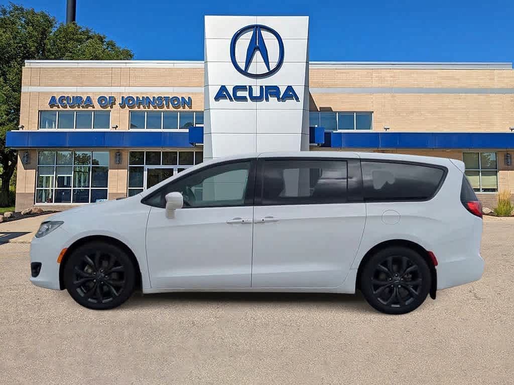 2018 Chrysler Pacifica Touring image 4