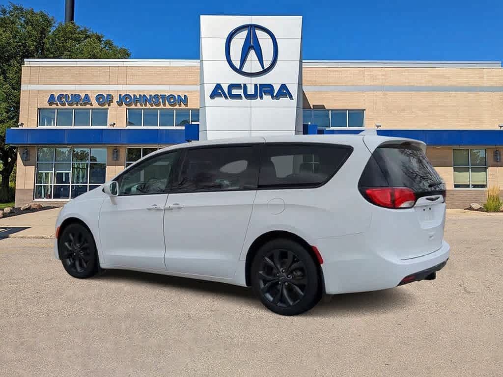 2018 Chrysler Pacifica Touring image 5