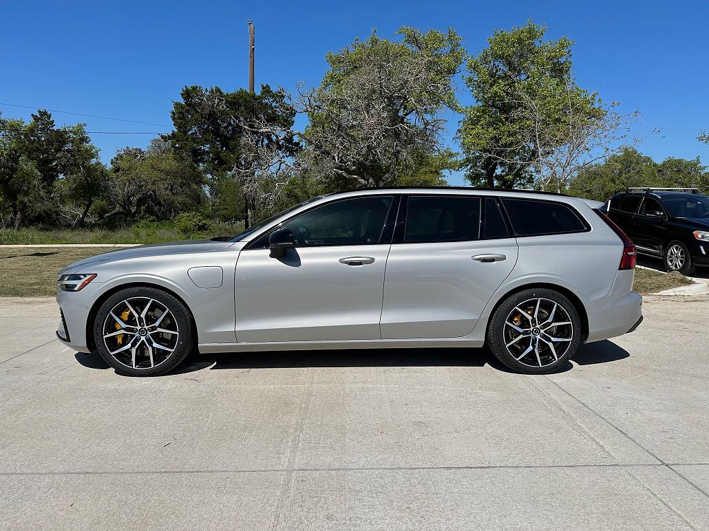 2024 Volvo V60 T8 Polestar image 2