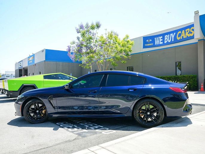2023 BMW M8