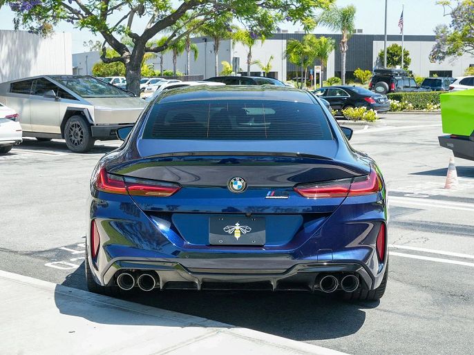 2023 BMW M8