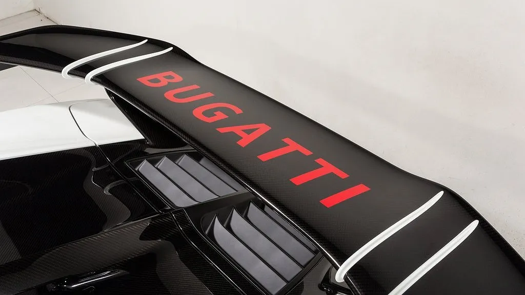 2022 Bugatti Chiron null image 11