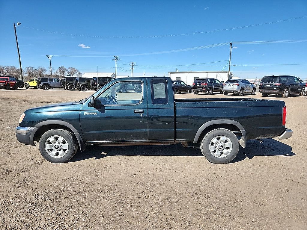 1999 Nissan Frontier XE image 2