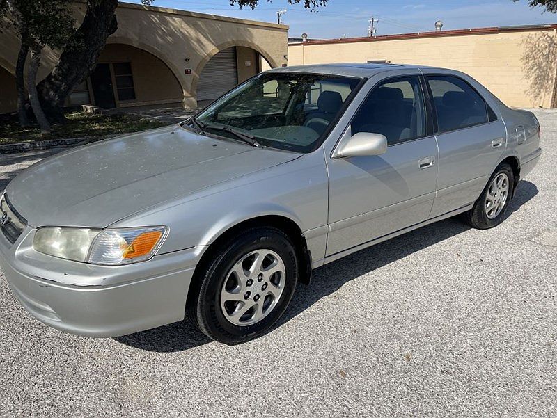 2001 Toyota Camry LE image 2