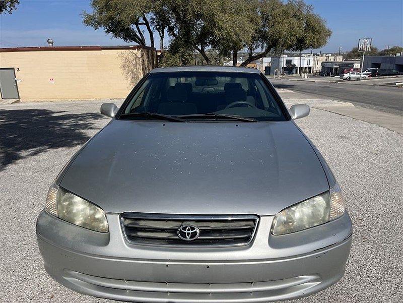 2001 Toyota Camry LE image 3