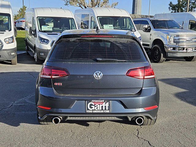 2019 Volkswagen Golf SE image 3