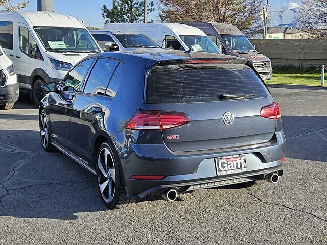 2019 Volkswagen Golf SE image 4