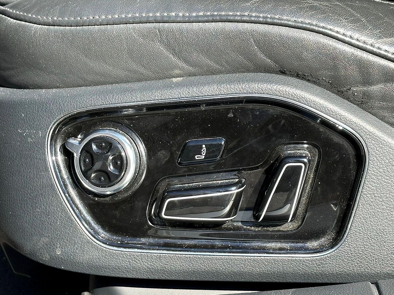 2011 Audi A8 L image 11
