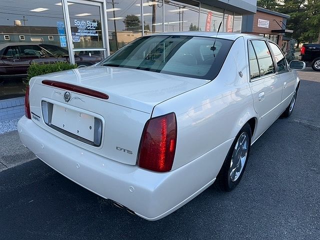 2001 Cadillac DeVille DTS image 2