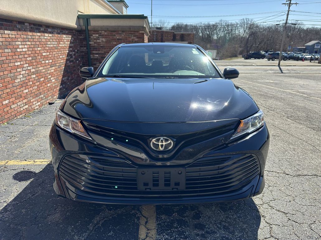 2019 Toyota Camry LE image 3