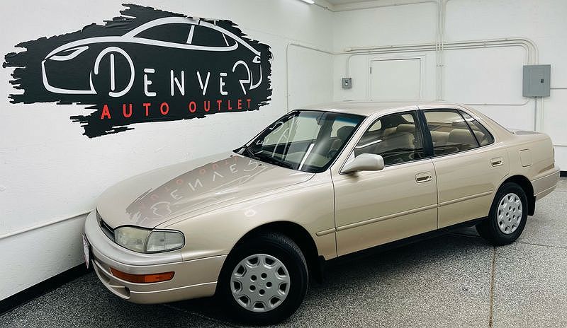 1994 Toyota Camry LE image 0