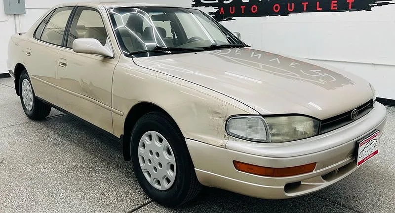 1994 Toyota Camry LE image 4