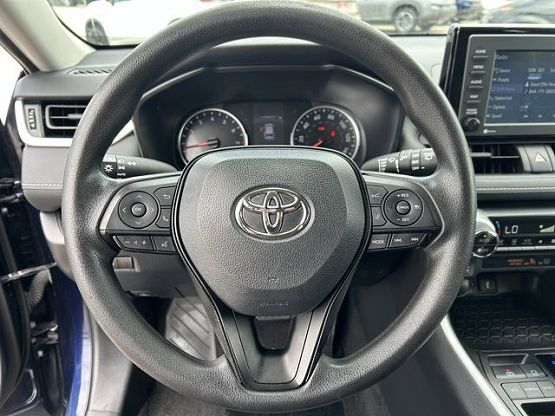 2022 Toyota RAV4 XLE photo 10